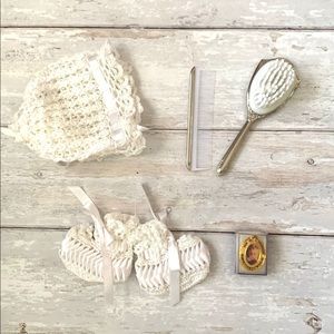 Lee Middleton Original Dolls Collectible 2000 Set Bonnet Pin Brush Booties Baby